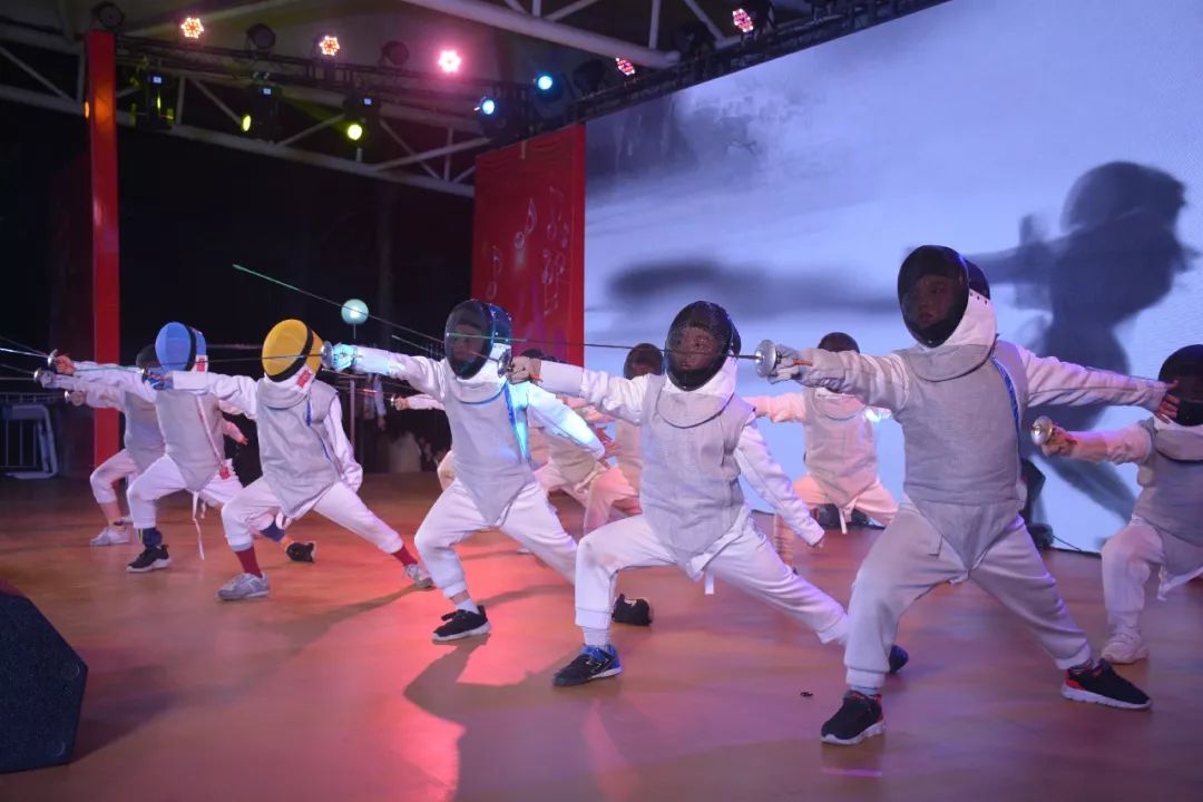 华立中英文学校是不是贵族学校,华立中英文学校升学