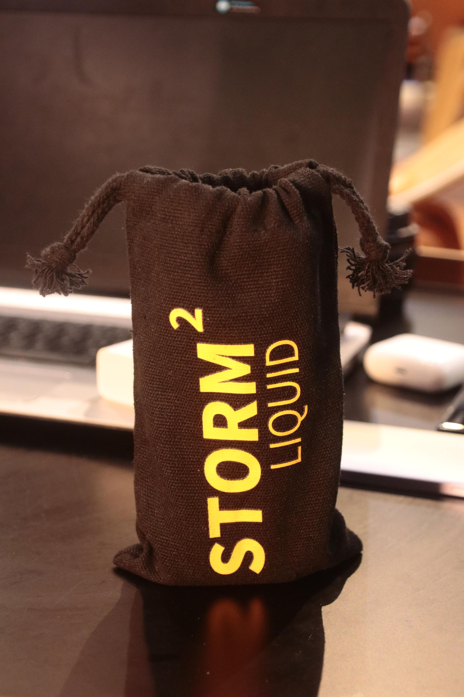 除了超高颜值，闪极卖千元的勇气是什么？一枝独秀