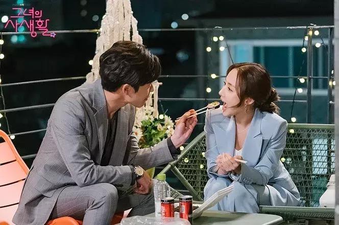 明星日常私服穿搭朴敏英,朴敏英她的私生活高甜吻戏合集