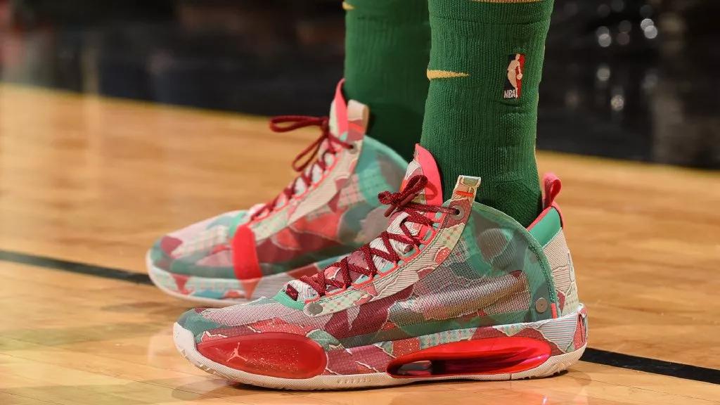 圣诞大战湖人上脚球鞋,圣诞大战詹姆斯盖帽塔图姆