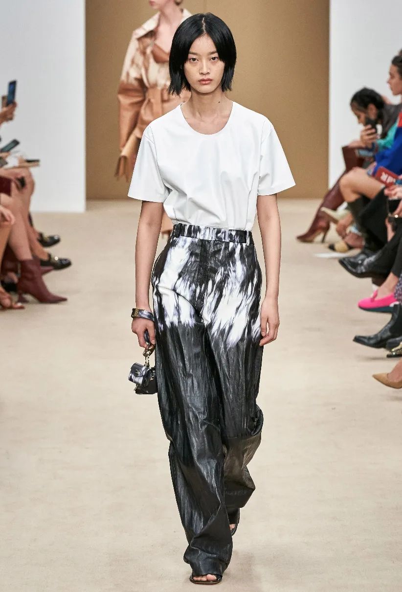 夏日必备的t恤单品,夏天必备新款t恤