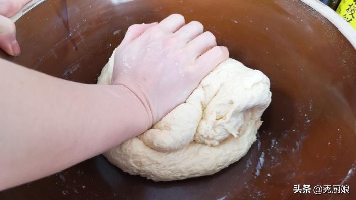 炸油条不放酵母和泡打粉可以么,炸油条要加鸡蛋吗