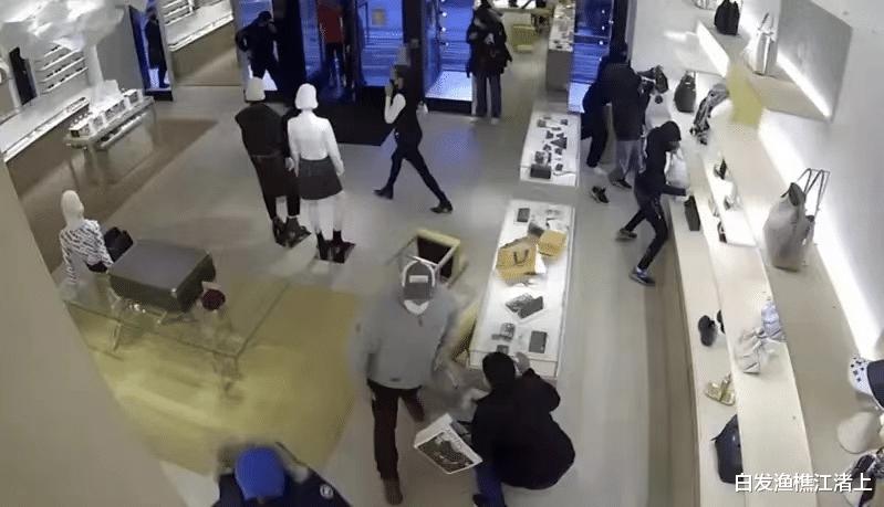 洛杉矶lv店被抢劫,14人作案