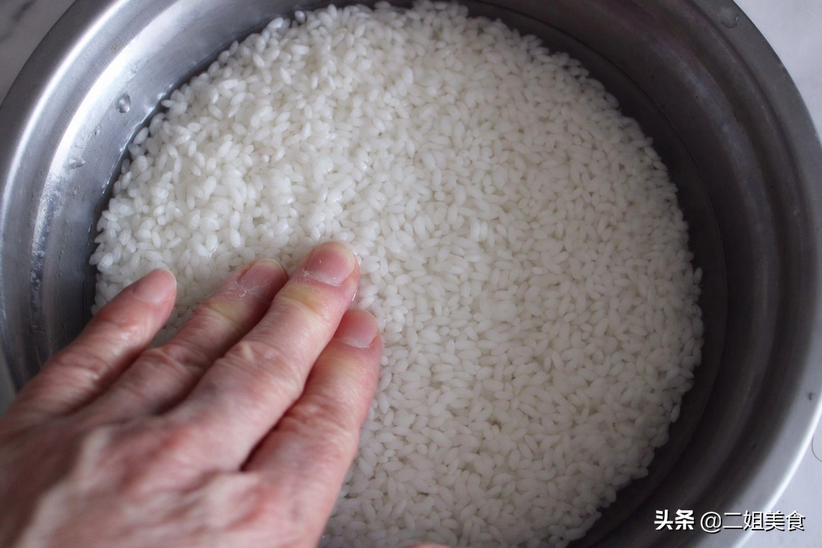 怎样煮大米粥又快又好,电饭锅大米粥怎么煮又滑又粘稠