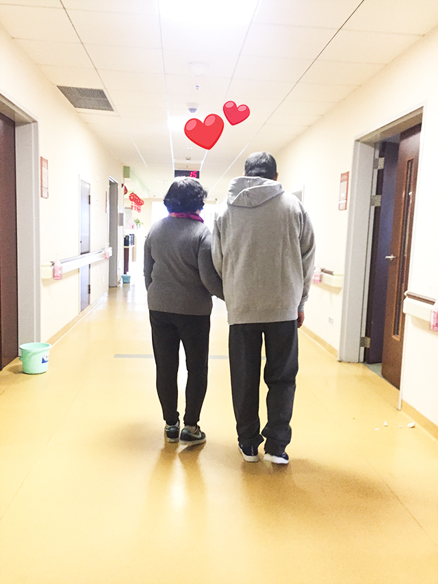 「脑出血康复案例」从“偏瘫”到独站独走，老伴日夜陪伴谱真情