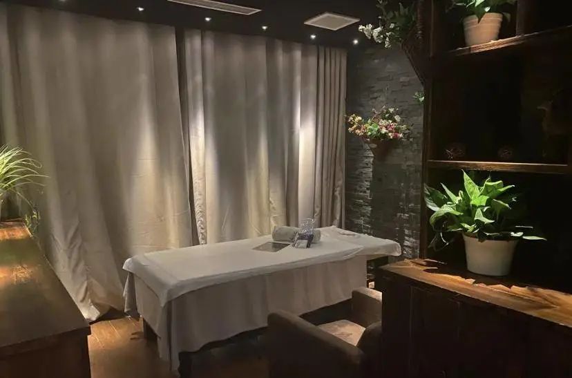 按摩店里，大叫的都是95后