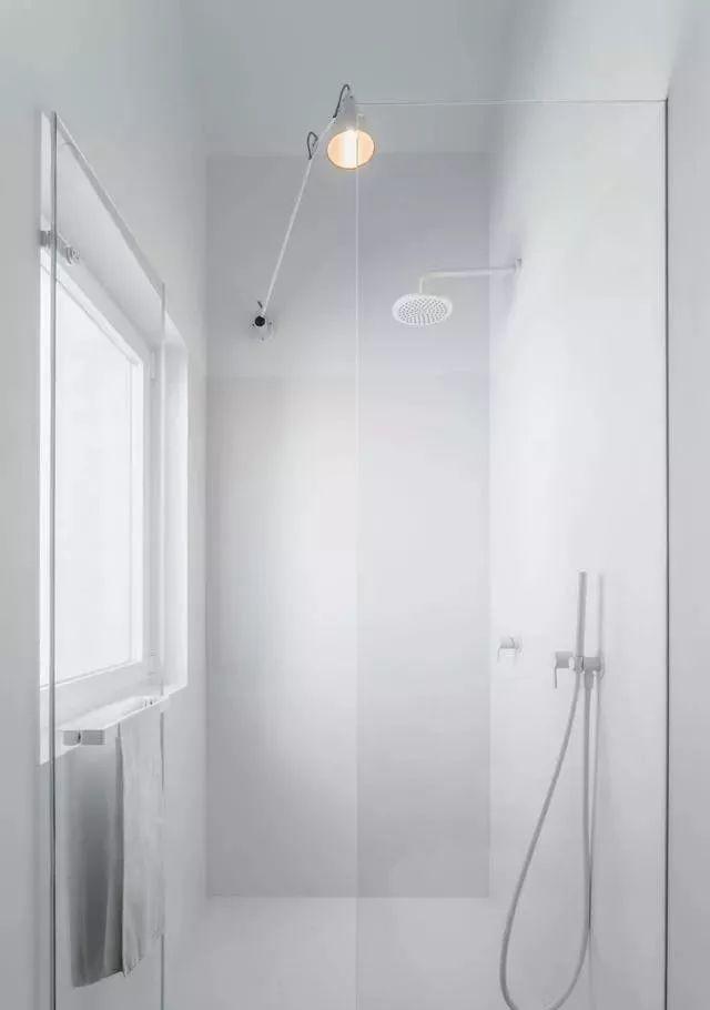 玻璃淋浴房到底该怎么做,下沉淋浴房玻璃不做到顶的效果