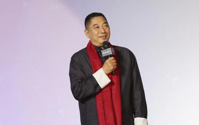 辞去百万年薪回乡教书,辞去稳定工作做化妆师