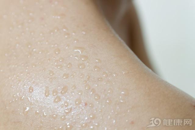 身体常出汗是什么病症,身体经常出汗是什么原理