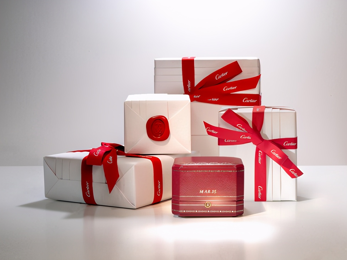 卡地亚暖心礼宠他与她期间限定红盒烫印服务秀个人风格