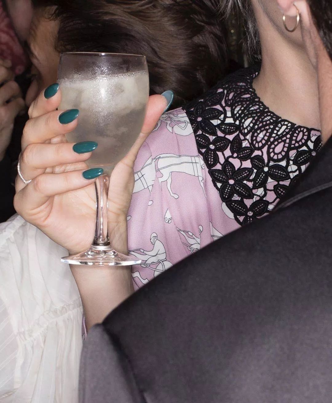 女人为什么总是爱买衣服,爱买衣服的女人有多好配音