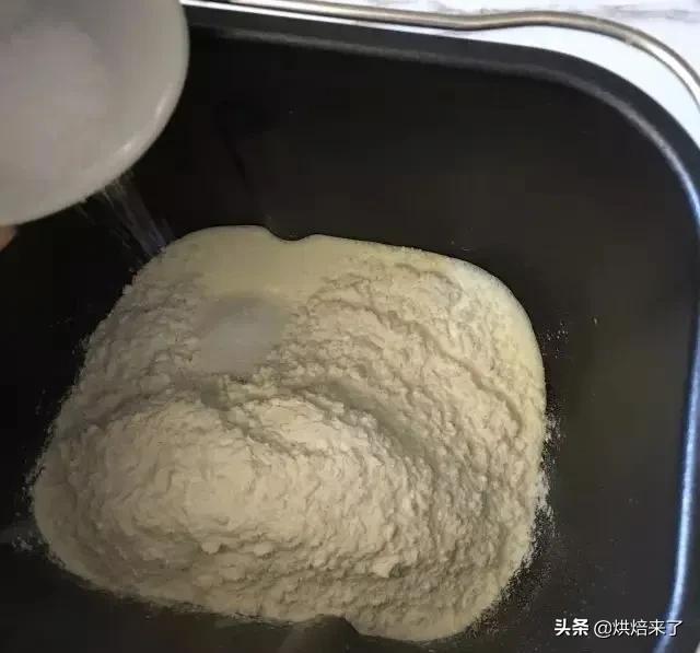 在家就能做松软的北海道牛奶吐司,北海道吐司奶香浓郁柔软拉丝