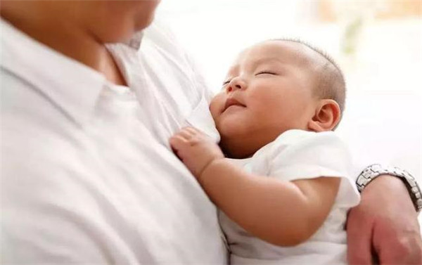 怎么快速哄睡3个月宝宝,怎么快速哄睡三个月宝宝