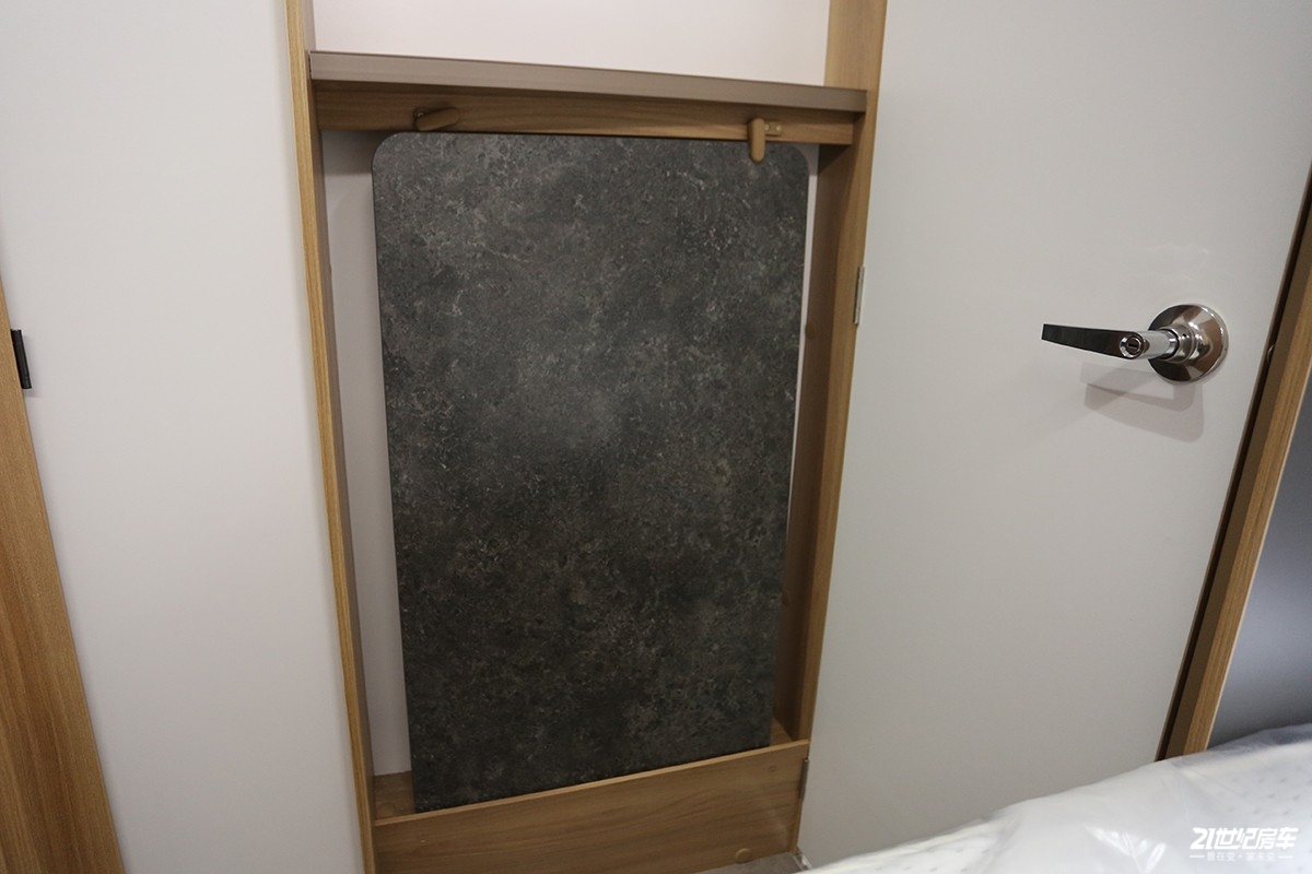 英国百丽d4,发现4拖挂式房车