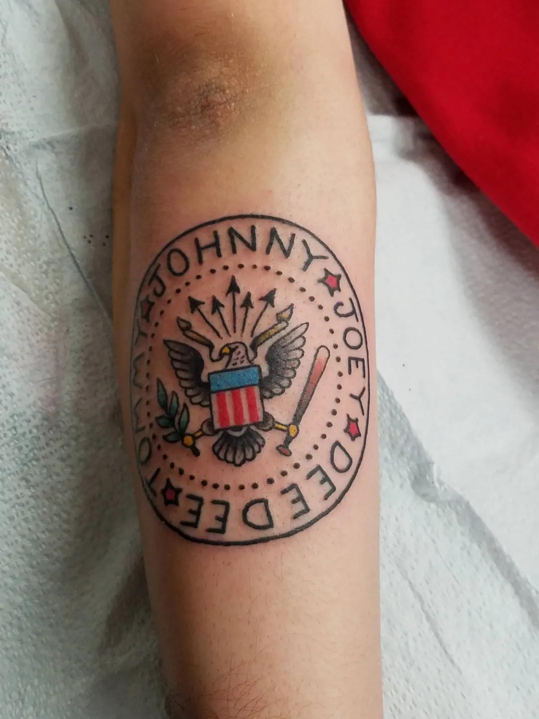 蒸汽朋克纹身和哥特纹身,又纹身又穿鼻环