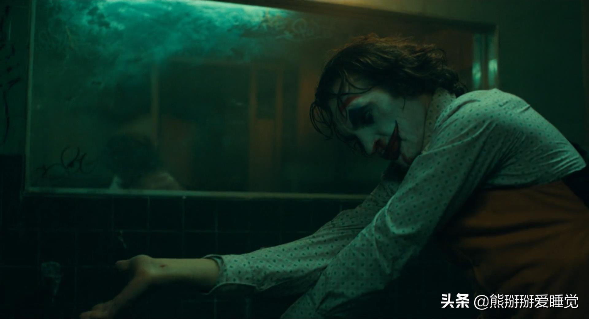 dc漫画蝙蝠侠与小丑是亲兄弟吗,蝙蝠侠漫画小丑的身份