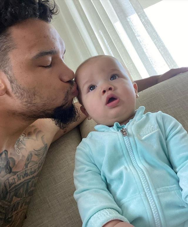 真像泰伦卢啊!灰熊24岁新星晒女儿,皮肤一脸白皙,已无黑人特征