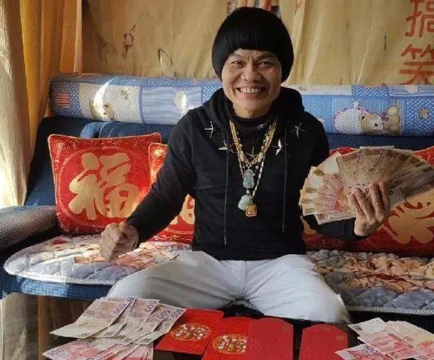 香港艺人八两金,香港八两金穿西装