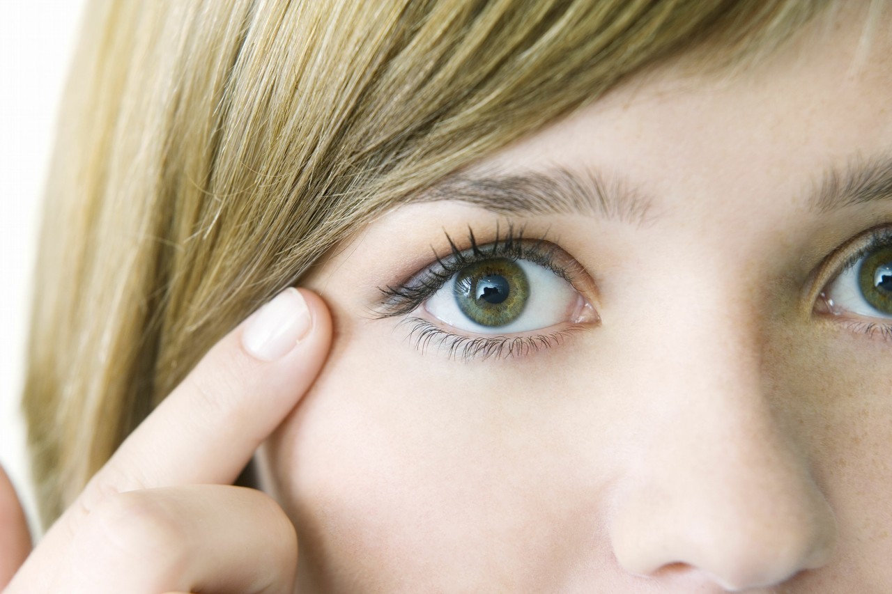 眼角有皱纹是什么原因导致的,如何防止眼角皱纹的出现