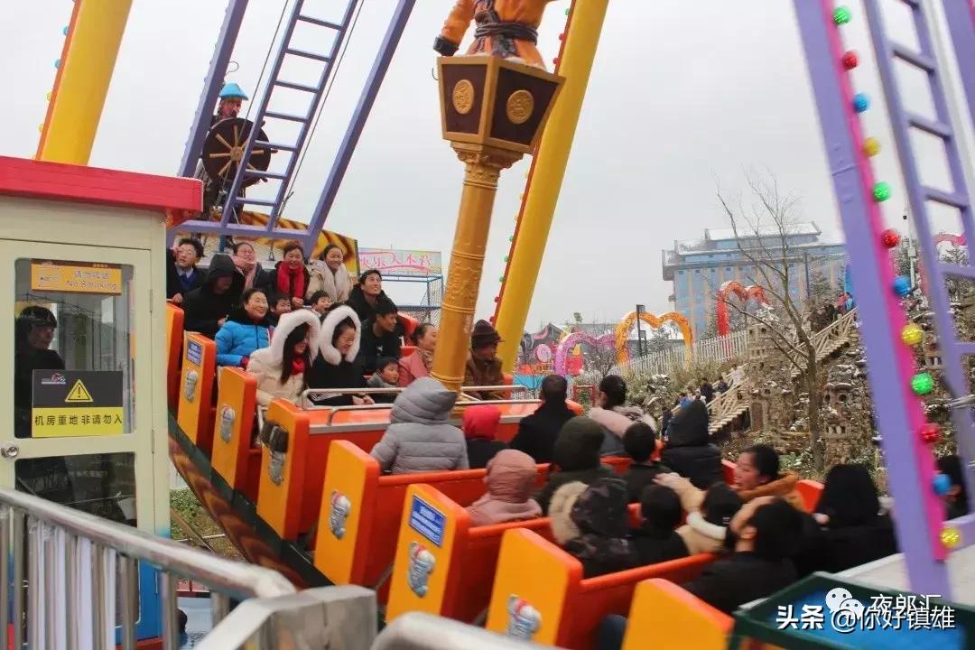 请给孩子们一个幸福的童年,镇雄人送娃娃上学