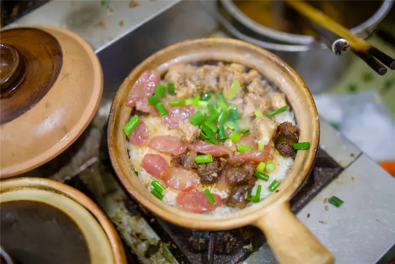 在广东万物皆可煲仔饭,万物皆可煲的煲仔饭