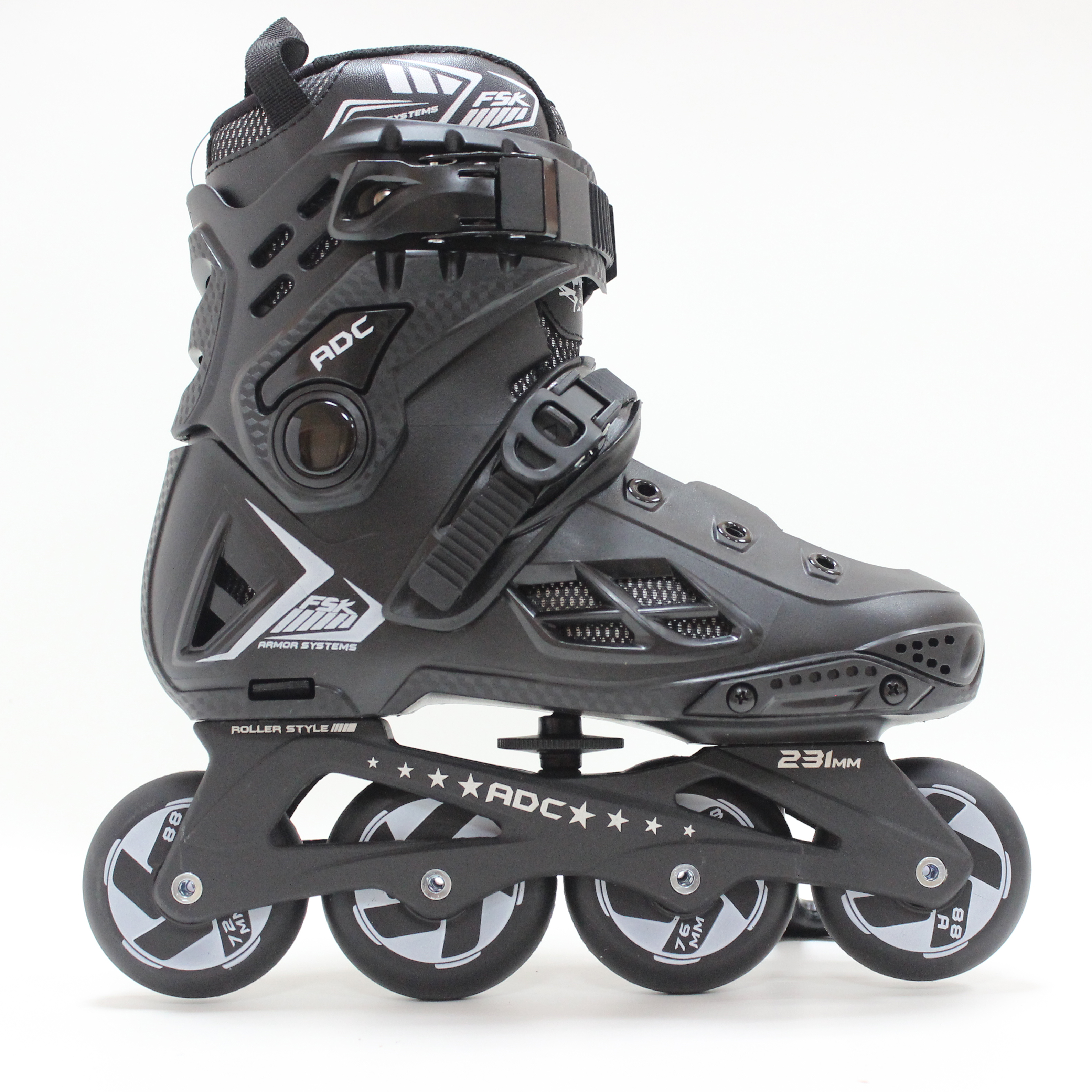 学轮滑一定要在培训班买鞋吗,轮滑基础班都学哪些