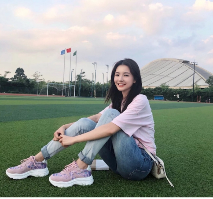 女生运动鞋推荐性价比高,好看又好穿的运动鞋推荐