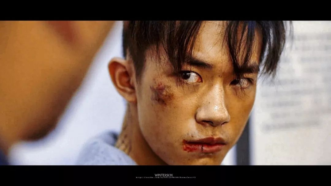 易烊千玺从小鲜肉到晋升影帝,易烊千玺的流量惊呆老前辈