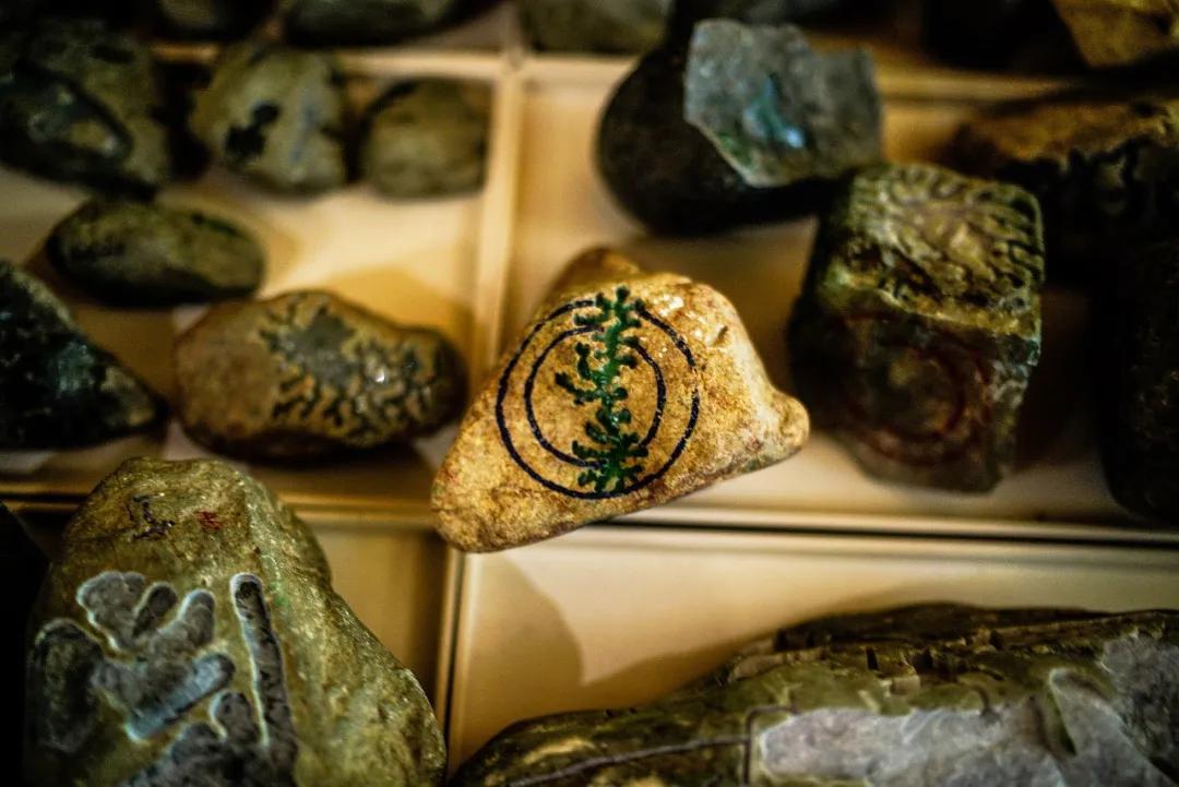 直播间赌石翡翠,翡翠赌石直播间的十大陷阱