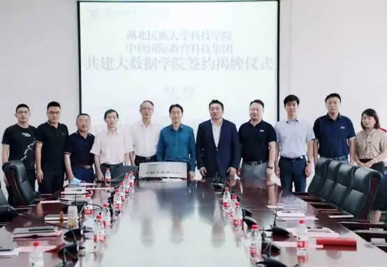 勠力同心战疫情相濡以沫度时艰,勠力同心战疫情践行使命勇担当