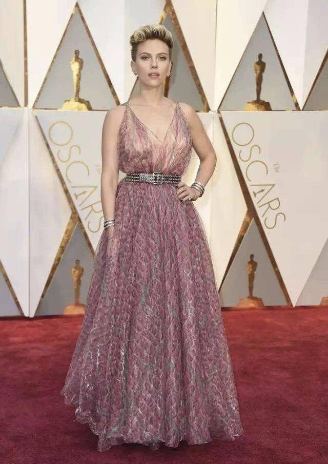 36岁寡姐身材走样,寡姐展示身材