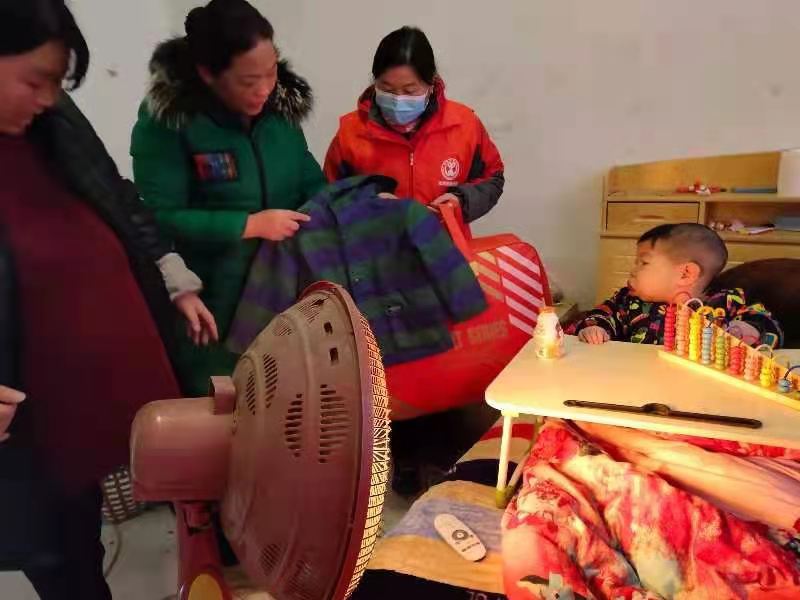 男童患怪病肚子大如瓜四肢如柴,男孩患罕见病肚子大