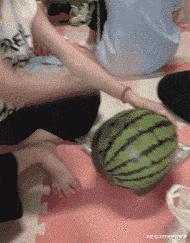 我在学校超市买了一包南京煊赫门收了我19块，我该怎么举报