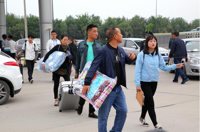 武汉多所高校学费大幅上涨，学生望而生畏，家长直呼供不起了