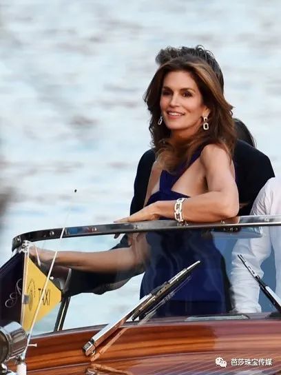 撞衫撞物尴尬瞬间,撞衫撞鞋子有点尴尬