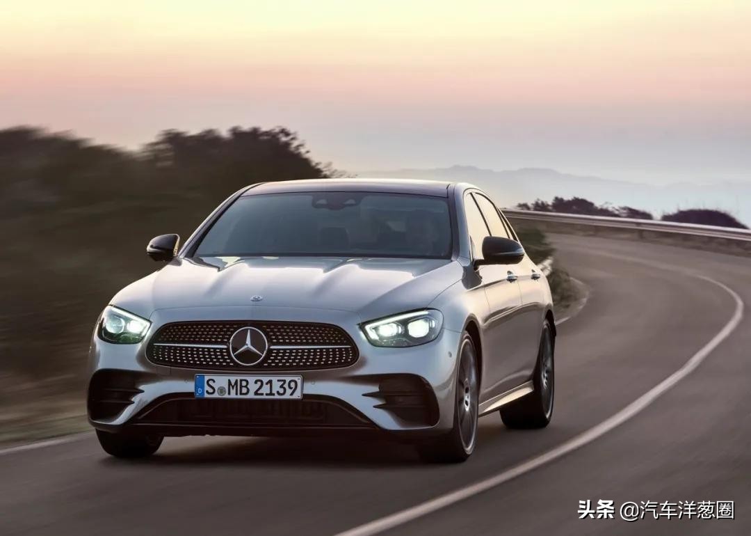 宝马换新车标了！蓝天白云帅炸，以后黑白标只代表低端宝马车主？