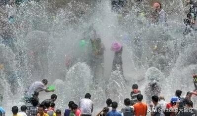 欢乐的泼水节鸟语花香,泼水节溢出的欢乐