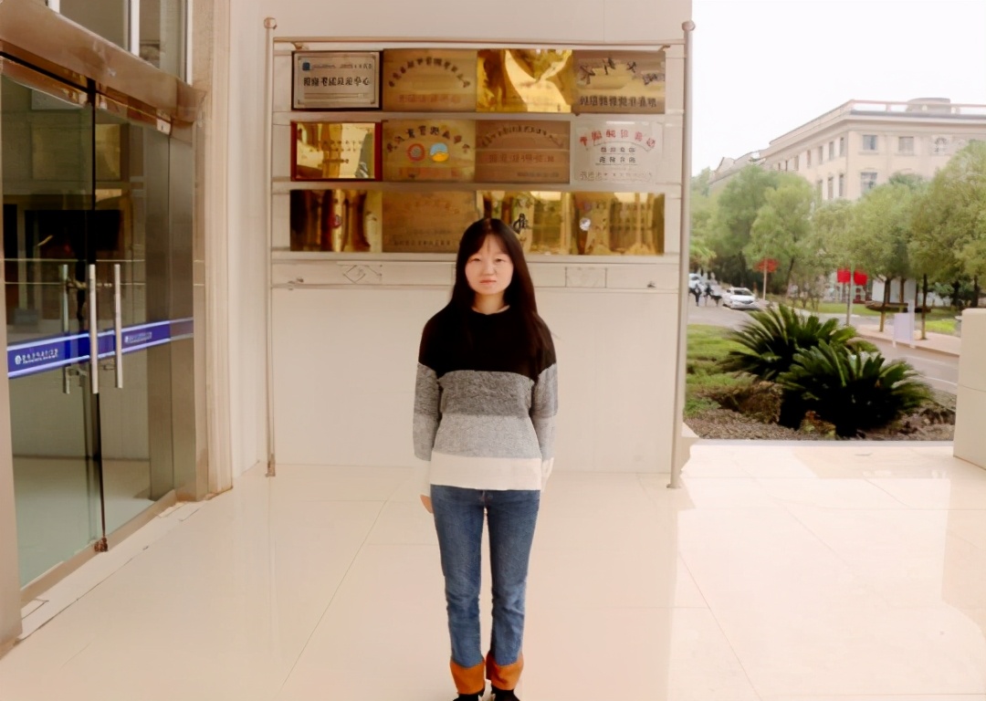 武汉商贸职业学院大专学费,武汉励志大学生