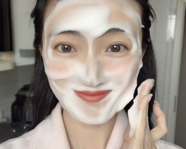 鼻子挤出黄米粒怎么解决,鼻子上有小洞能挤出很多东西