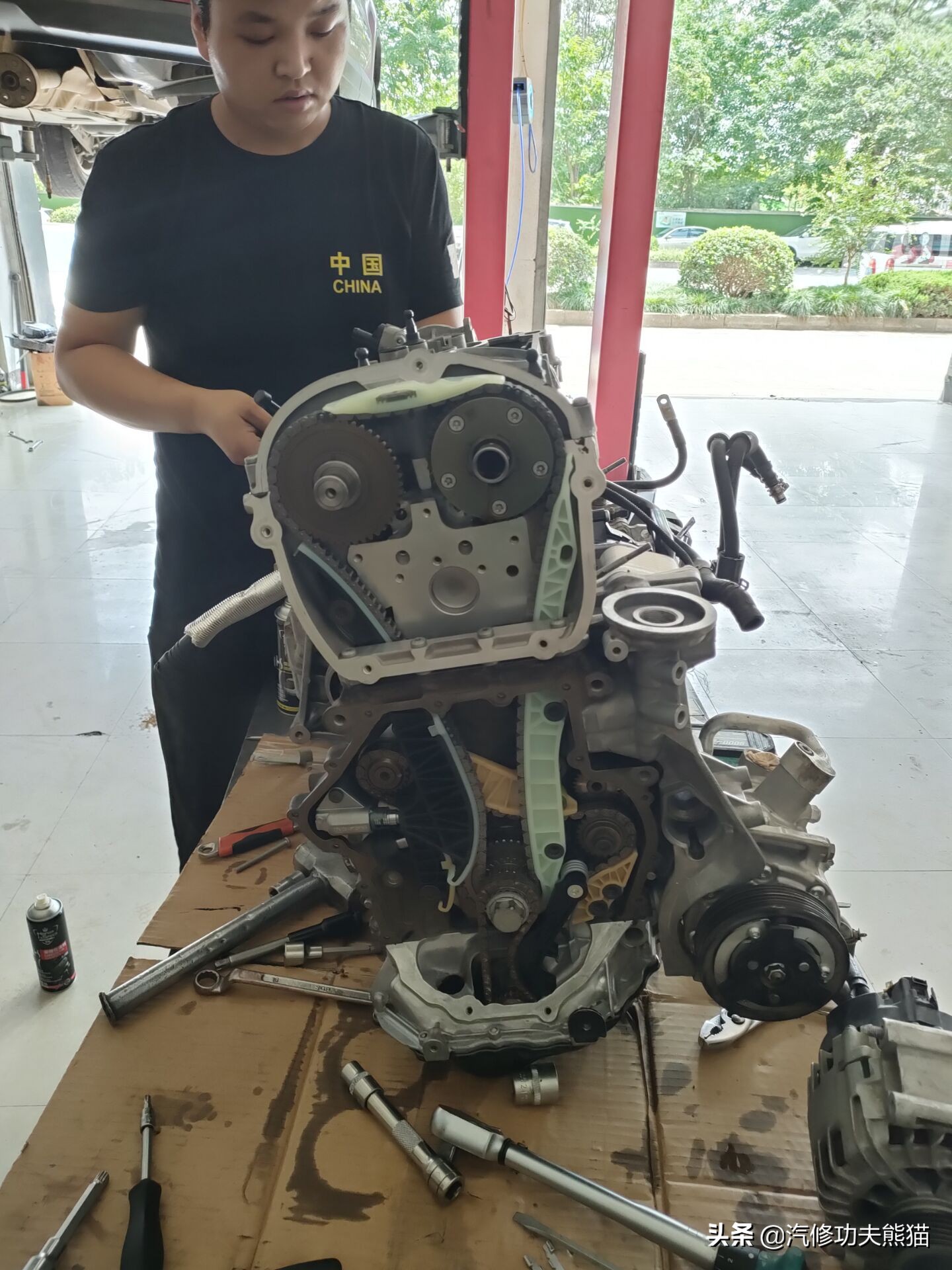 老途观发动机漏油维修,老途观涡轮增压器漏油维修多钱