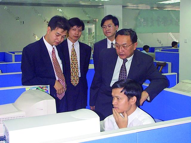 正版软件降价到28元？微软解决不了的“盗版”问题，雷军解决了！