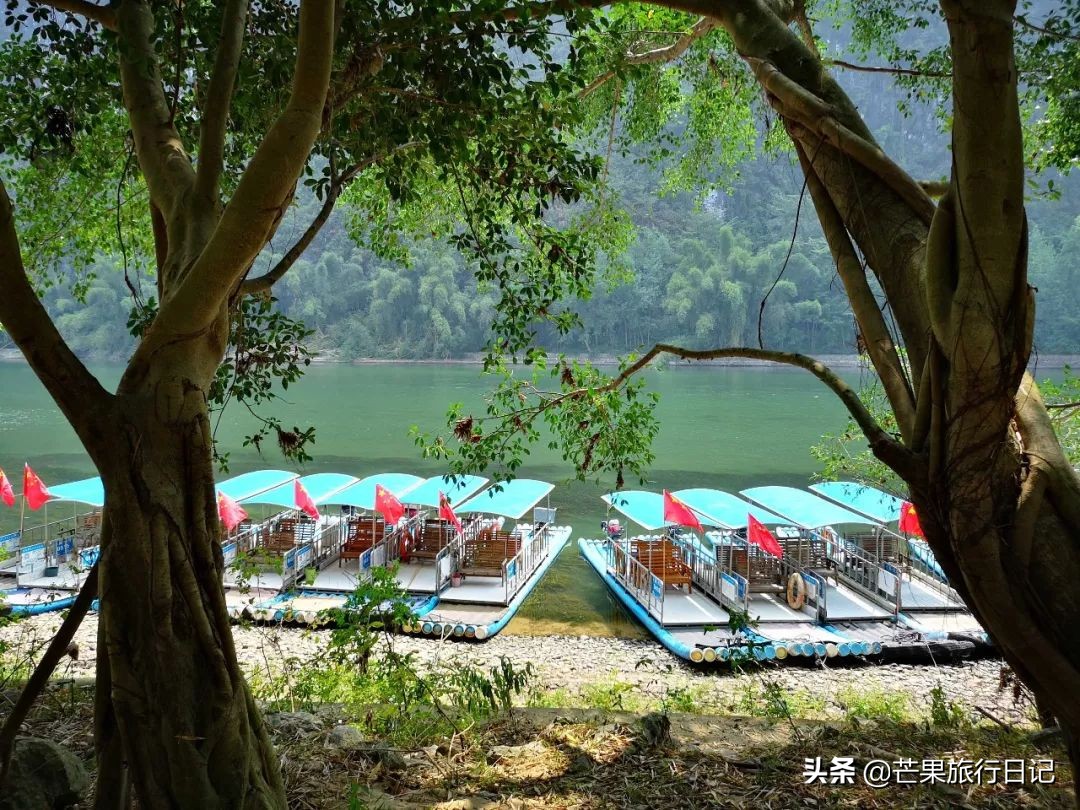 桂林阳朔漓江边风景,桂林漓江阳朔风景名胜区