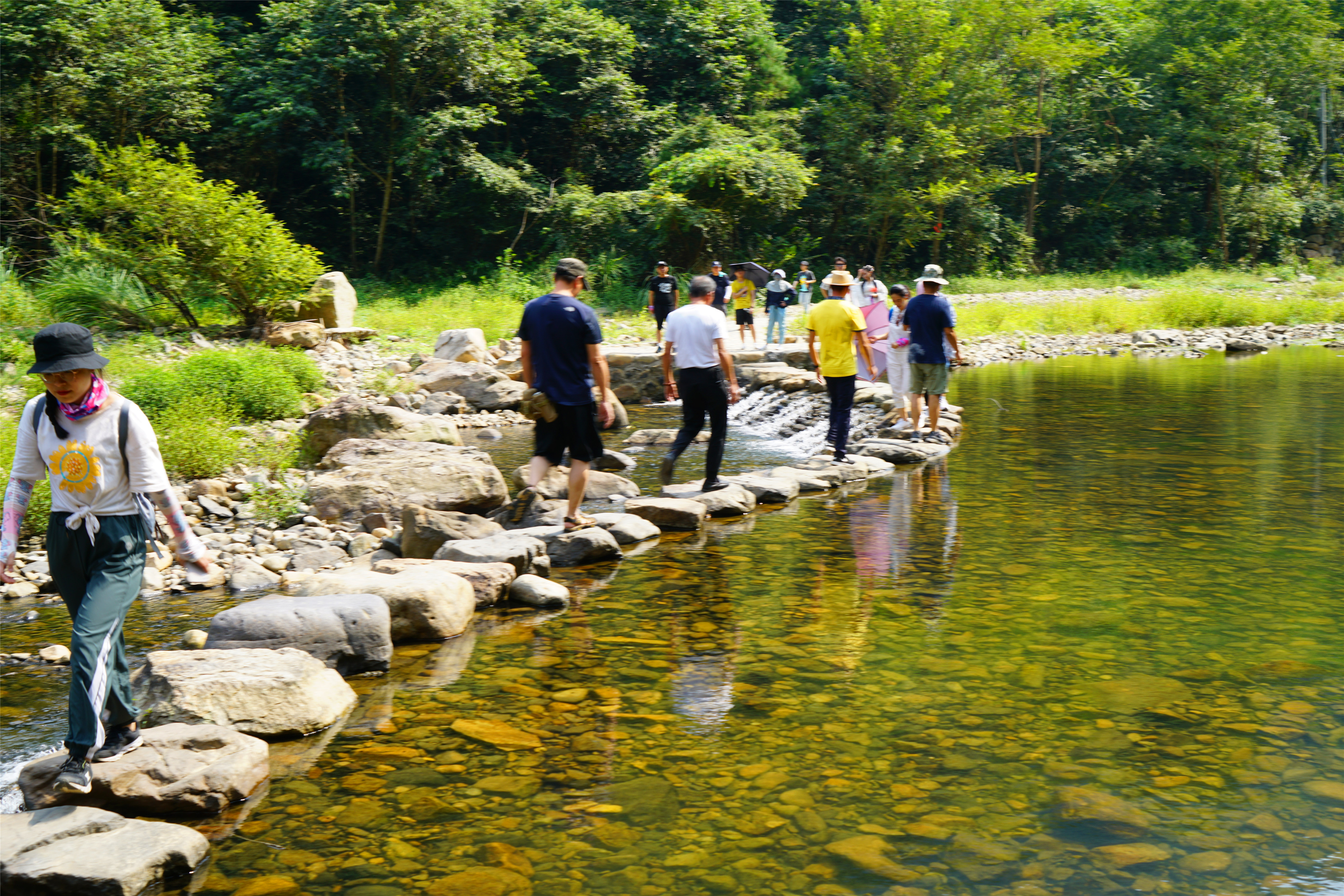 新昌这条溪，近来大火，古时是*私走**食盐秘密通道之一，人称十八渡