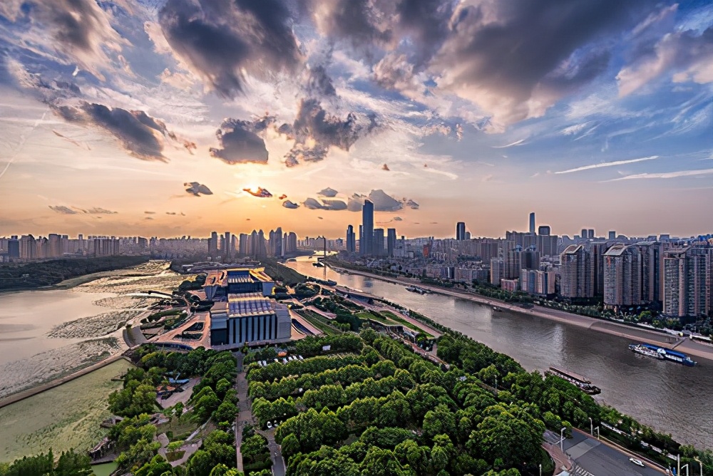 武汉这所大学位列财经类大学之首，是否实至名归？