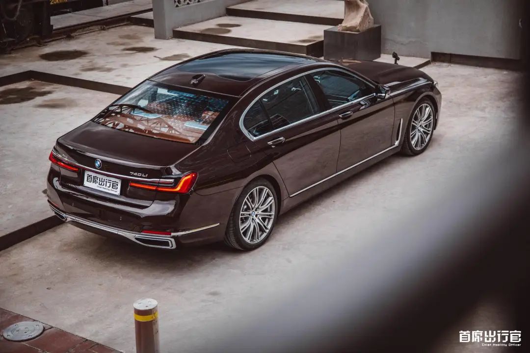 一台宝马740,一辆宝马740