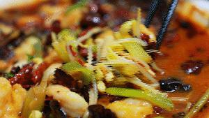 很多人从这家夫妻馆子认识徐州菜，芝麻鸡、沸腾鱼爆辣爆好吃