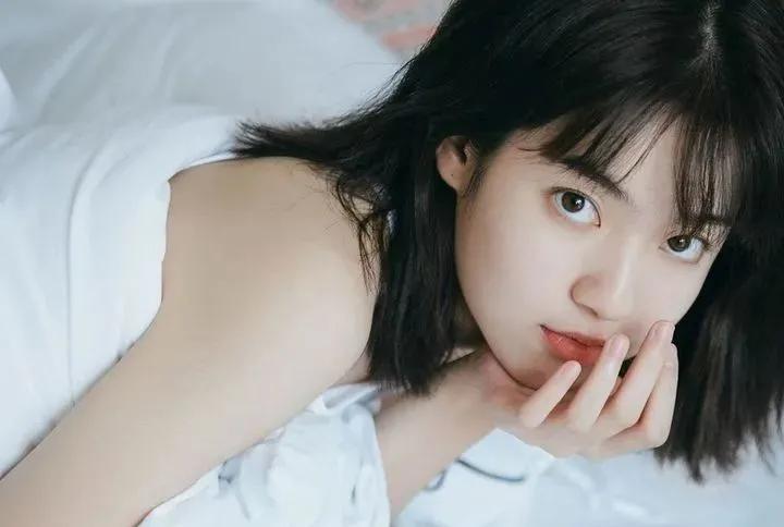 为什么有的男生丑但是女装很好看,为什么男生丑却有漂亮女朋友