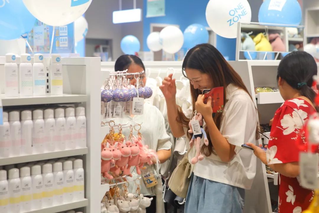 重庆来福士地标大作,雾都space第一店