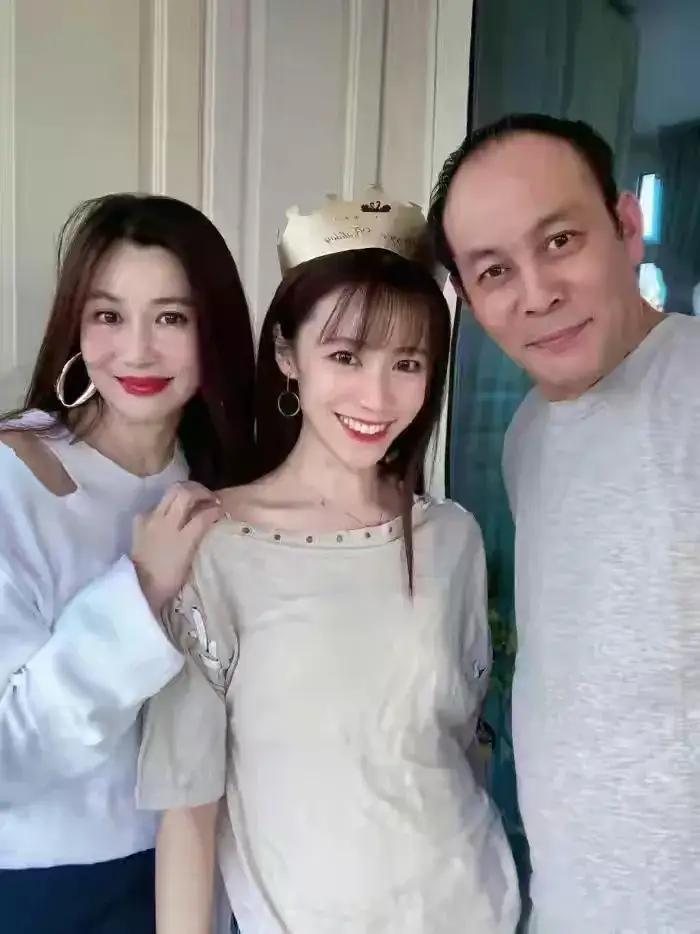 以为很红却早就凉凉的十位明星,死捧不红的8位明星个个颜值在线