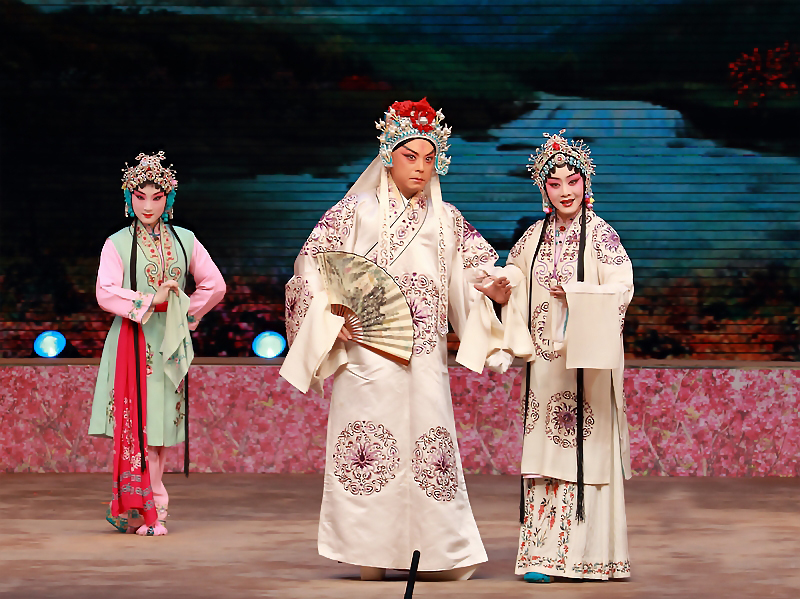 戏曲电影从第一张胶片走向观众，高清银幕下还能救活戏曲剧种吗？